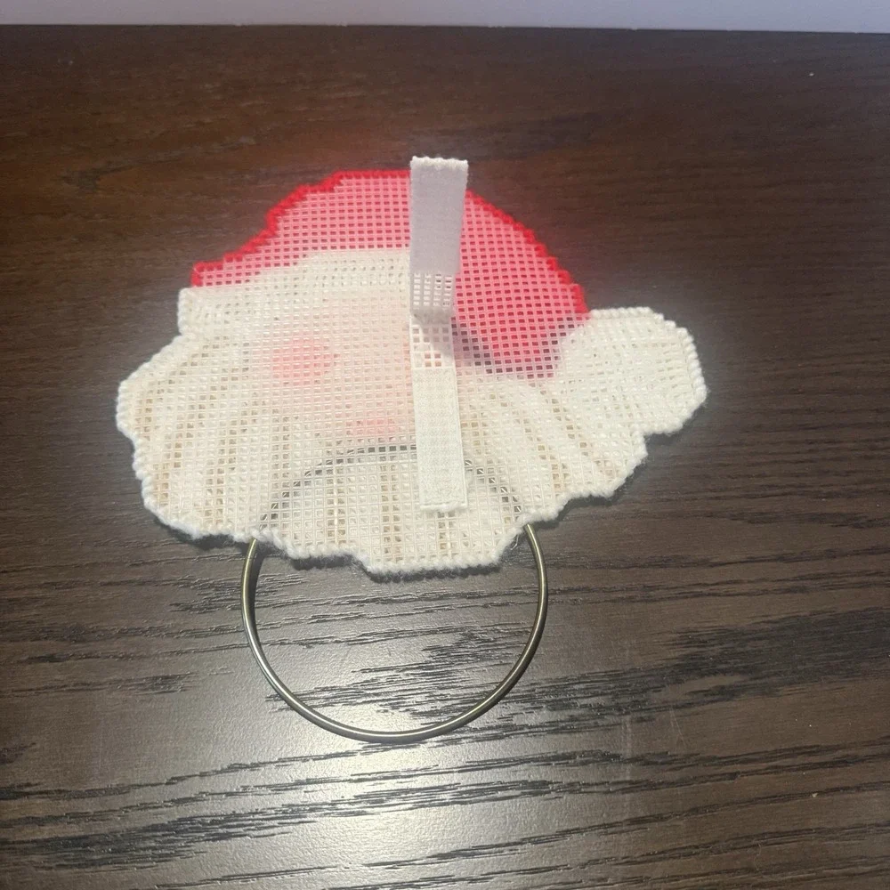 Plastic Canvas Santa Claus Face Goldtone Towel Holder Christmas‎